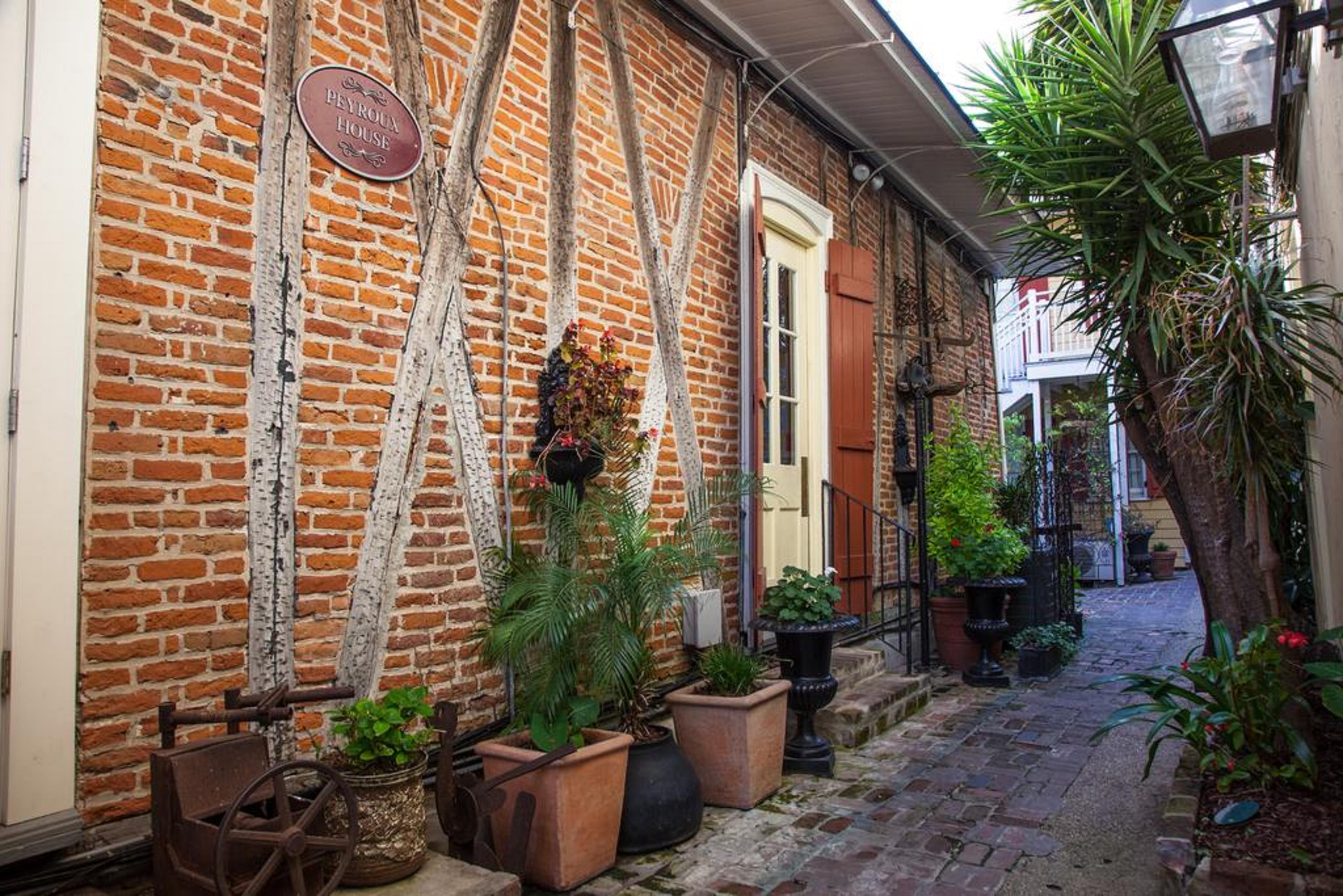 Hotel St. Pierre French Quarter New Orleans  Kültér fotó